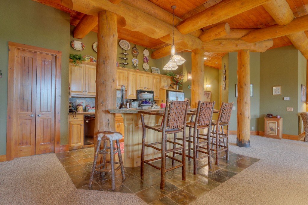 Log Home Suite Dining | Photos | Images | Galleries | Portfolio