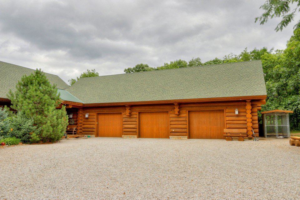 Log Home With Garage