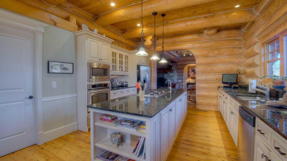 https://www.namericanlogcrafters.com/wp-content/uploads/2017/02/Log-House-Kitchen.jpg